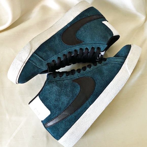 dark turquoise nike shoes